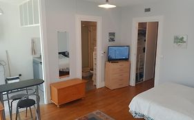 Appartement Perret 105 Rue Victor Hugo, Lumineux, Plein Centre, Parking Prive Arrivee Autonome Tout A Pied